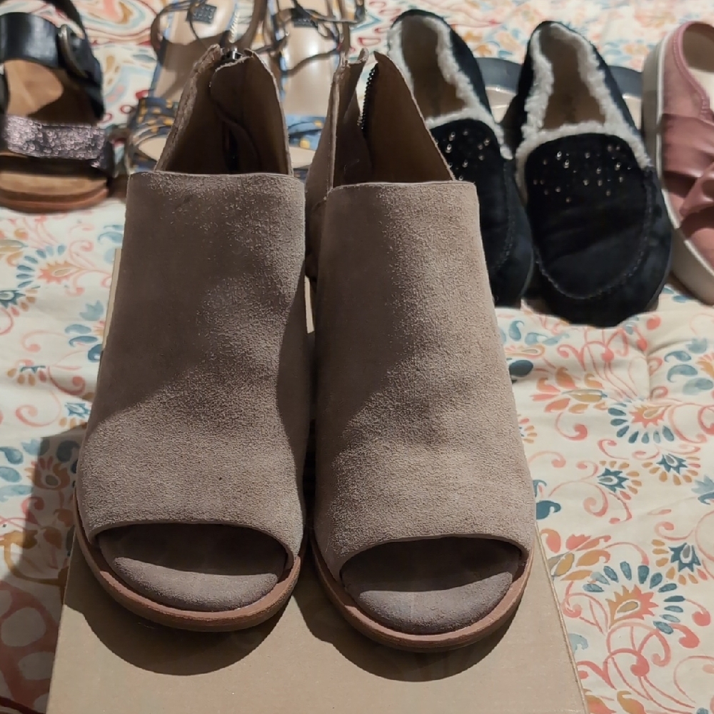 Sofft Suede Sandals, 8.5M, Light Gray